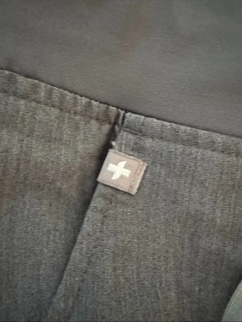 Figs Women’s Cropped Ankle Pants in Charcoal Gray NWOT size SMALL